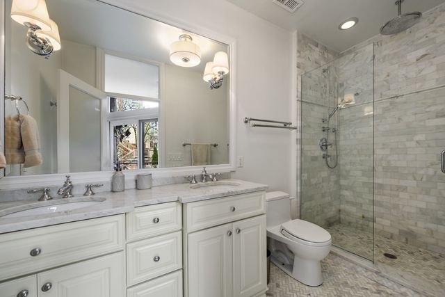 875 N La Salle Drive 2S, Chicago, IL 60610