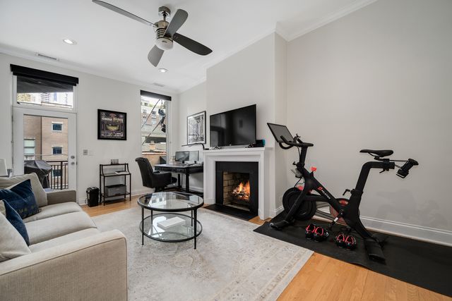 875 N La Salle Drive 2S, Chicago, IL 60610