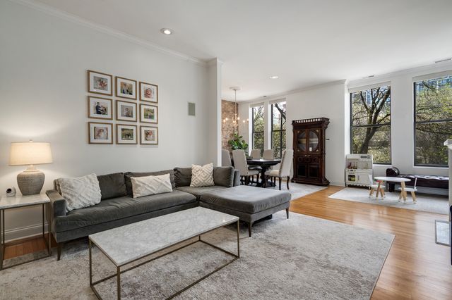 875 N La Salle Drive 2S, Chicago, IL 60610