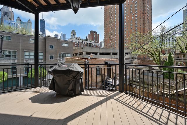 875 N La Salle Drive 2S, Chicago, IL 60610