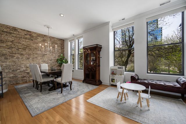 875 N La Salle Drive 2S, Chicago, IL 60610