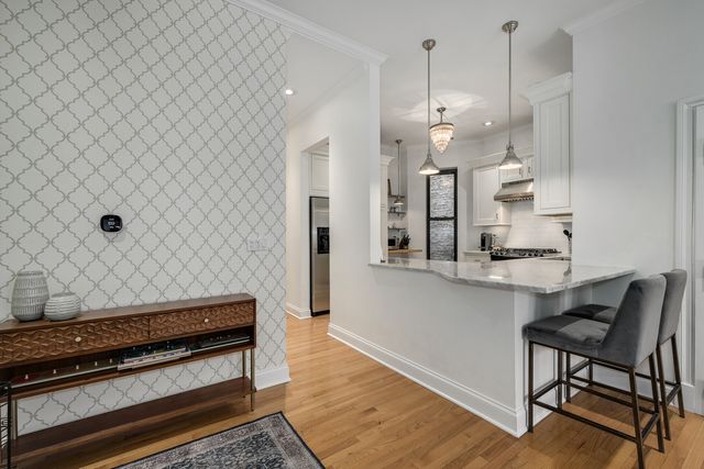 875 N La Salle Drive 2S, Chicago, IL 60610