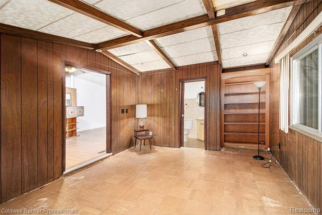 14561 Leslie Street, Oak Park, MI 48237