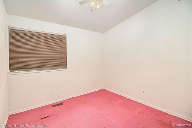 14561 Leslie Street, Oak Park, MI 48237