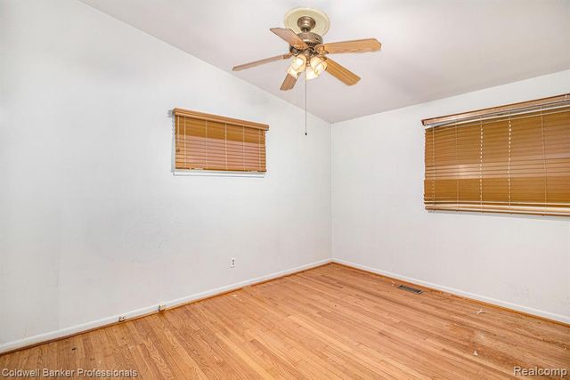 14561 Leslie Street, Oak Park, MI 48237