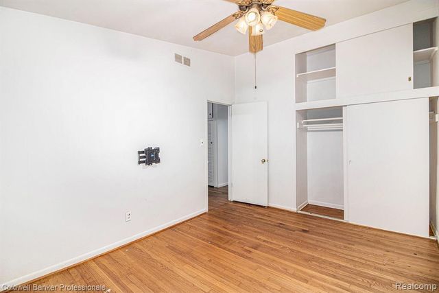 14561 Leslie Street, Oak Park, MI 48237