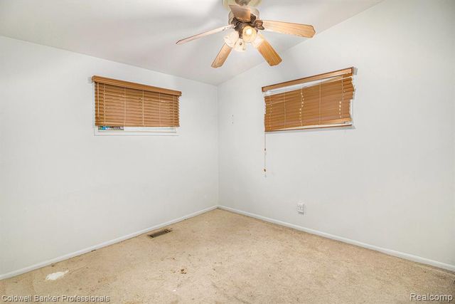 14561 Leslie Street, Oak Park, MI 48237