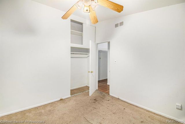 14561 Leslie Street, Oak Park, MI 48237