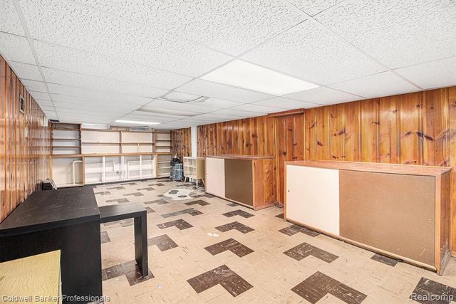 14561 Leslie Street, Oak Park, MI 48237