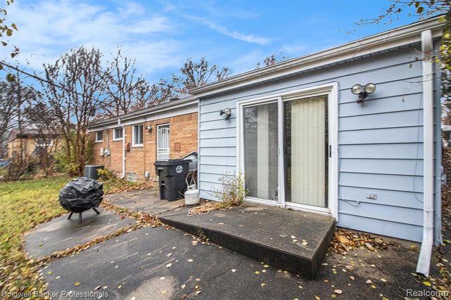 14561 Leslie Street, Oak Park, MI 48237