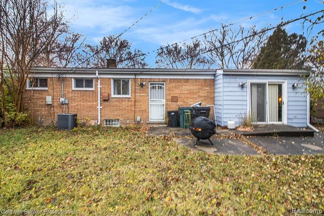 14561 Leslie Street, Oak Park, MI 48237