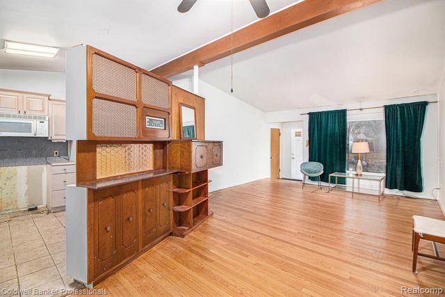 14561 Leslie Street, Oak Park, MI 48237