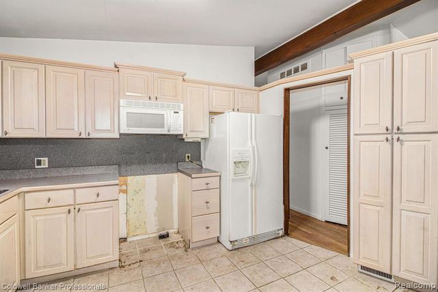 14561 Leslie Street, Oak Park, MI 48237