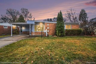 14561 Leslie Street, Oak Park, MI 48237