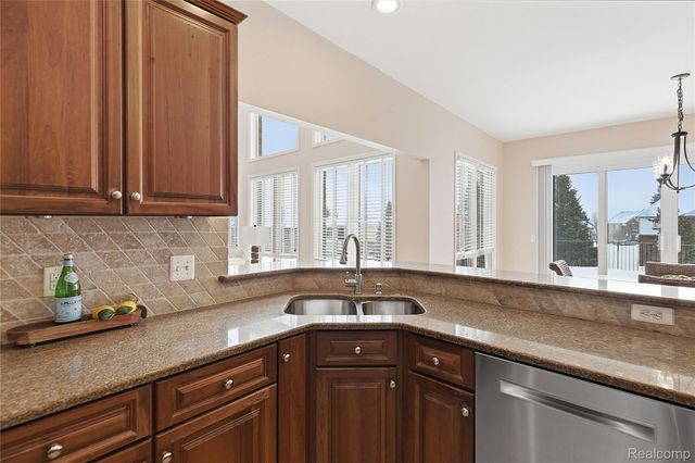 966 Majestic Drive, Rochester Hills, MI 48306