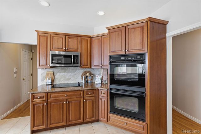 966 Majestic Drive, Rochester Hills, MI 48306