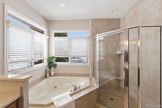 966 Majestic Drive, Rochester Hills, MI 48306