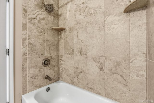 966 Majestic Drive, Rochester Hills, MI 48306