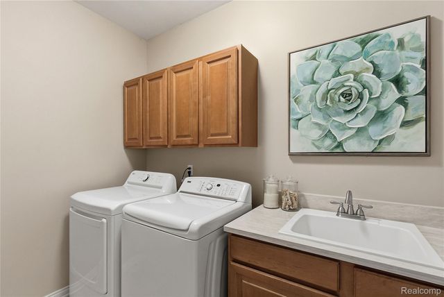 966 Majestic Drive, Rochester Hills, MI 48306