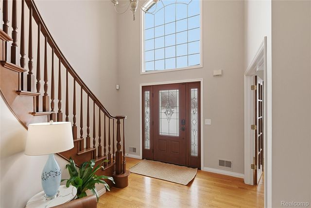 966 Majestic Drive, Rochester Hills, MI 48306