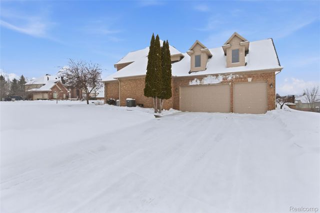 966 Majestic Drive, Rochester Hills, MI 48306