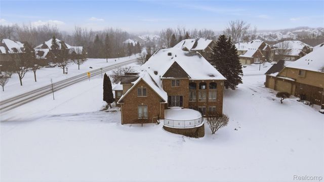 966 Majestic Drive, Rochester Hills, MI 48306