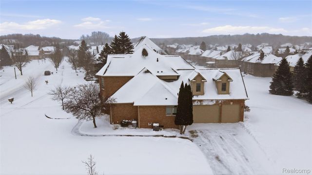 966 Majestic Drive, Rochester Hills, MI 48306