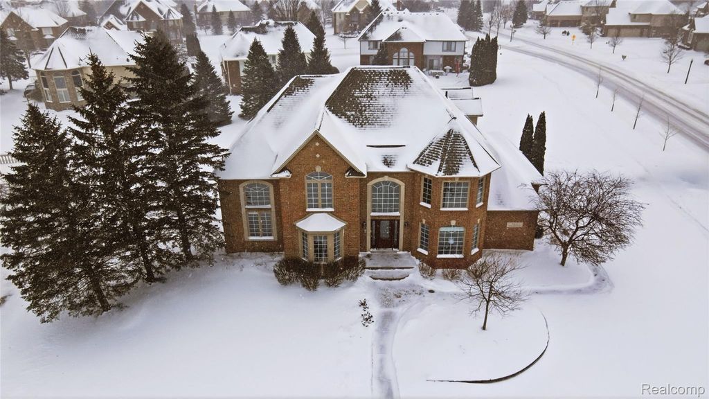 966 Majestic Drive, Rochester Hills, MI 48306