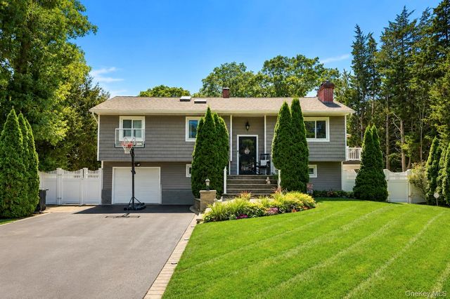 12 Linden Lane, Farmingville, NY 11738