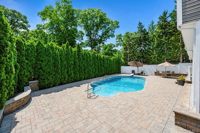 12 Linden Lane, Farmingville, NY 11738