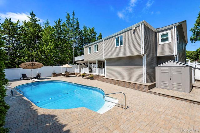 12 Linden Lane, Farmingville, NY 11738