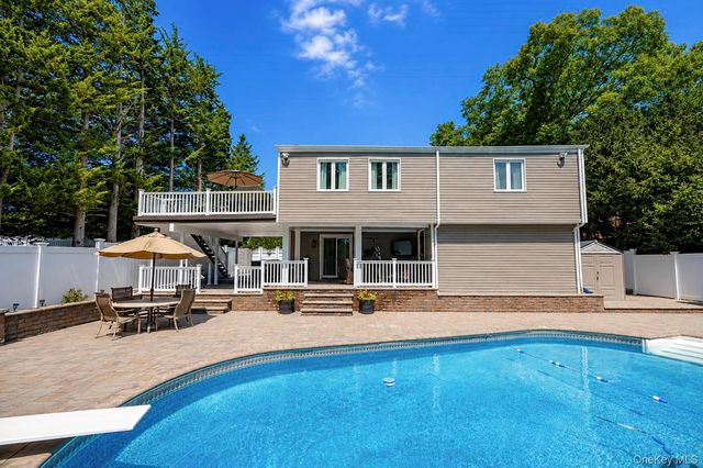 12 Linden Lane, Farmingville, NY 11738
