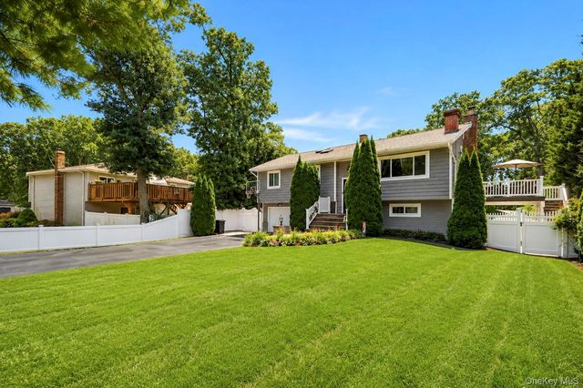 12 Linden Lane, Farmingville, NY 11738