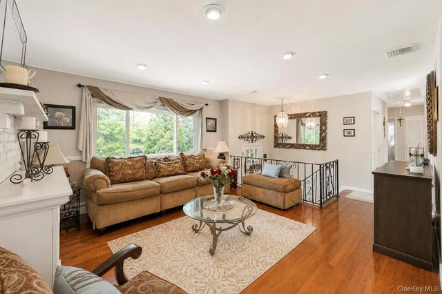 12 Linden Lane, Farmingville, NY 11738