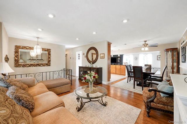 12 Linden Lane, Farmingville, NY 11738