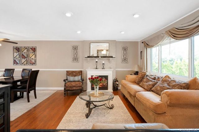 12 Linden Lane, Farmingville, NY 11738