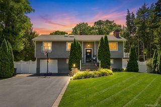 12 Linden Lane, Farmingville, NY 11738