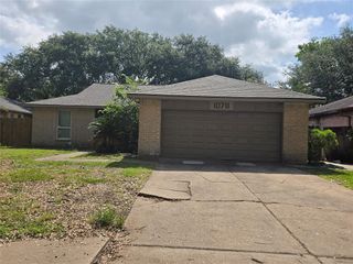 10711 Forest Leaf Dr Drive, Sugar Land, TX 77498