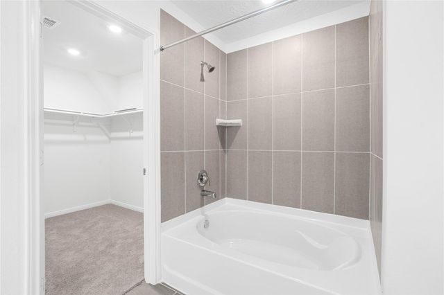 5663 Sanderling Circle, Hitchcock, TX 77563