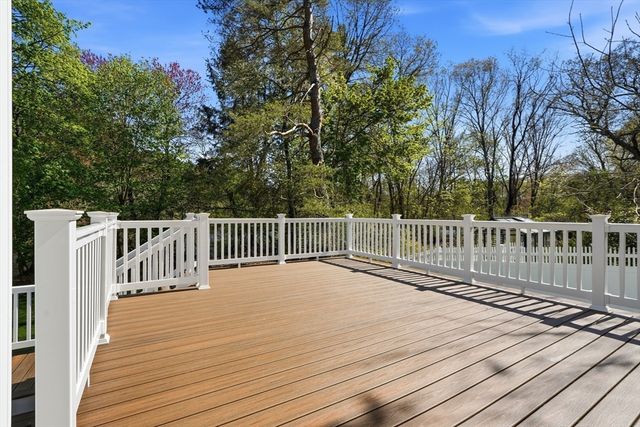 30 Redwing Rd, Wellesley, MA 02481