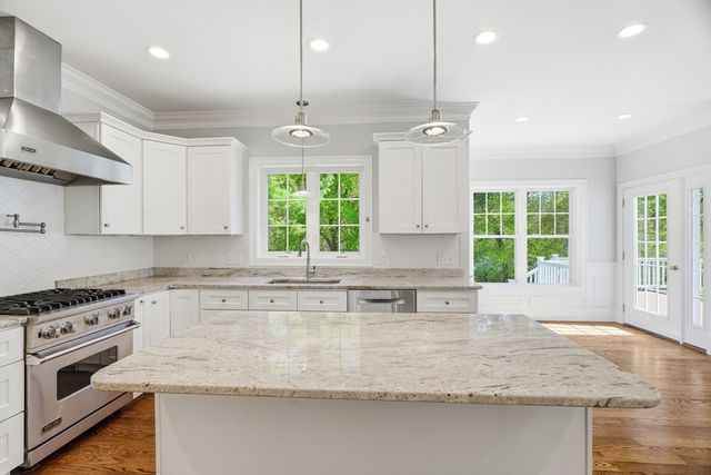 30 Redwing Rd, Wellesley, MA 02481