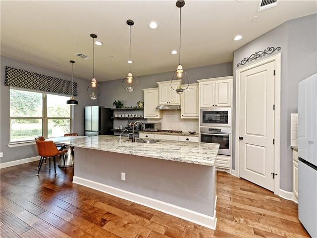 332 Quartz DR, Dripping Springs, TX 78620