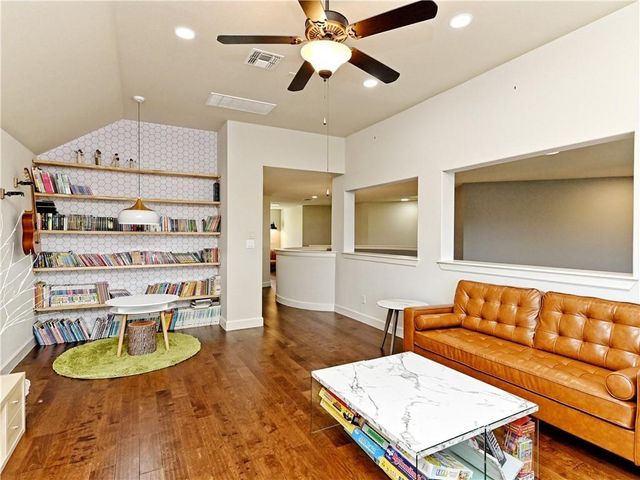 332 Quartz DR, Dripping Springs, TX 78620