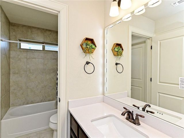 332 Quartz DR, Dripping Springs, TX 78620