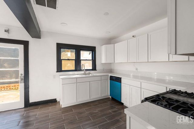 1825 Baker Street, Bakersfield, CA 93305