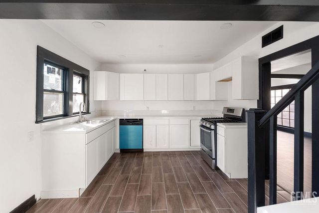 1825 Baker Street, Bakersfield, CA 93305