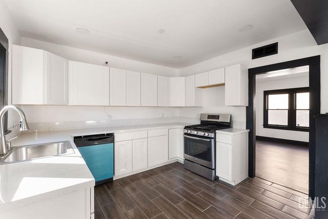 1825 Baker Street, Bakersfield, CA 93305