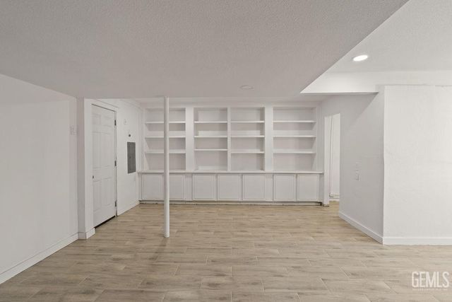 1825 Baker Street, Bakersfield, CA 93305