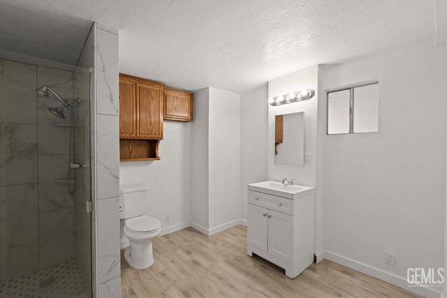 1825 Baker Street, Bakersfield, CA 93305