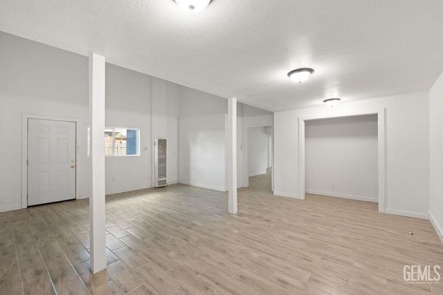 1825 Baker Street, Bakersfield, CA 93305